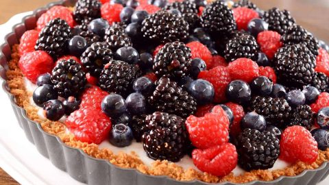 التوت البري صحي غني بالفيتامينات