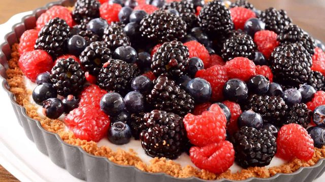 التوت البري صحي غني بالفيتامينات