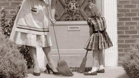 هل عليك اتباع كل نصائح الجدات عند تنظيف المنزل