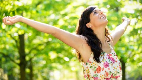 تخلصي من رائحة العرق المزعجة بهذه الطرق الطبيعية