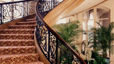 صعود الدرج يحارب النعاس والإرهاق أكثر من الكافيين