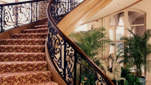 صعود الدرج يحارب النعاس والإرهاق أكثر من الكافيين