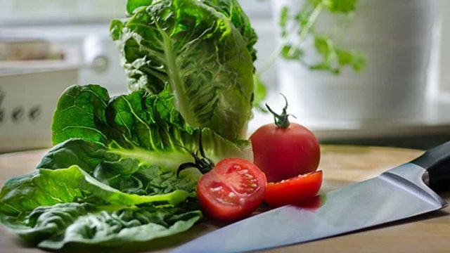 لهذا السبب عليك تناول السلطة خلال شهر رمضان