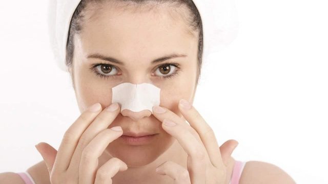 قناع قشور البرتقال للتخلص من الرؤوس السوداء