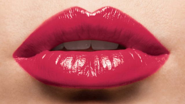 طريقة بسيطة لصنع ملمع شفاه طبيعي