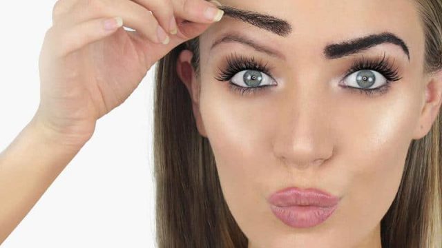 باروكة الحواجب…آخر صيحات التجميل