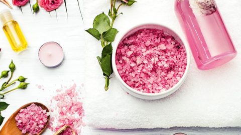 بالخطوات: طريقة صنع رذاذ مثبت للماكياج