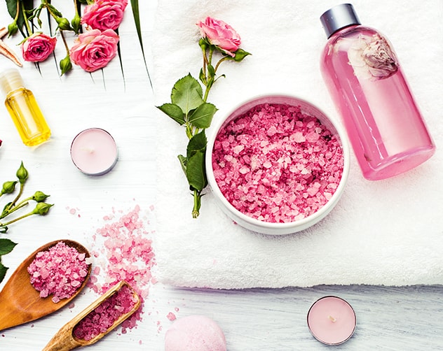 بالخطوات: طريقة صنع رذاذ مثبت للماكياج