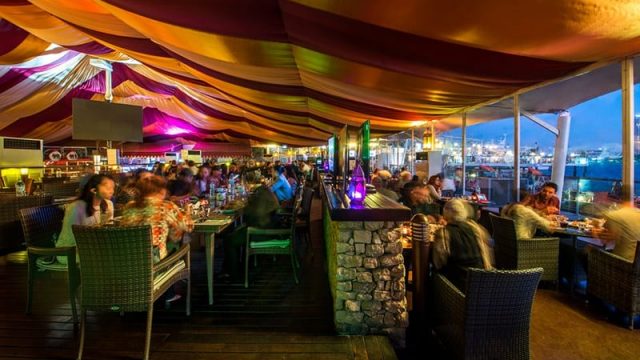 أمسيات رائعة في مطعم كيو ديز بنادي خور دبي