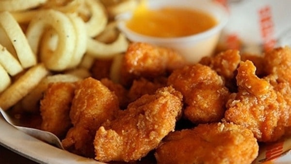 قلي الدجاج والبطاطس والبصل يهدد صحة الكبد