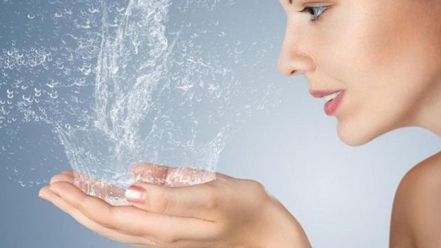 أفضل أنواع المياه المفيدة لجمال البشرة