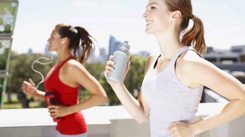 مقدار الطاقة الذي تحرقينه أثناء المشي السريع هو نفسه الذي تحرقينه عند العدو