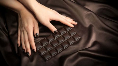 الشوكولا الداكنة تزيد من الشعور بالشبع