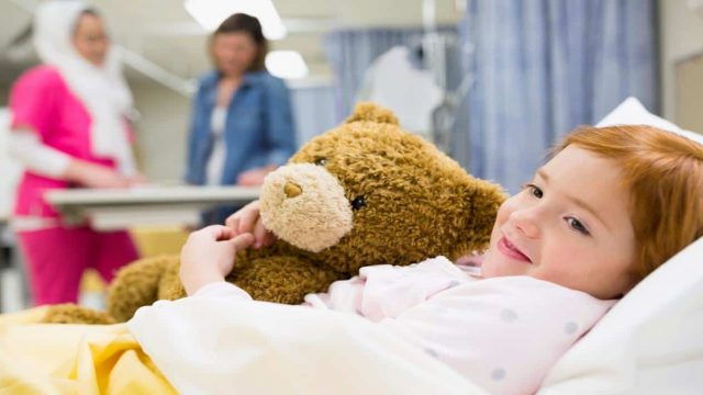 علمي ابنتك المساهمة في قضاء شؤون المنزل