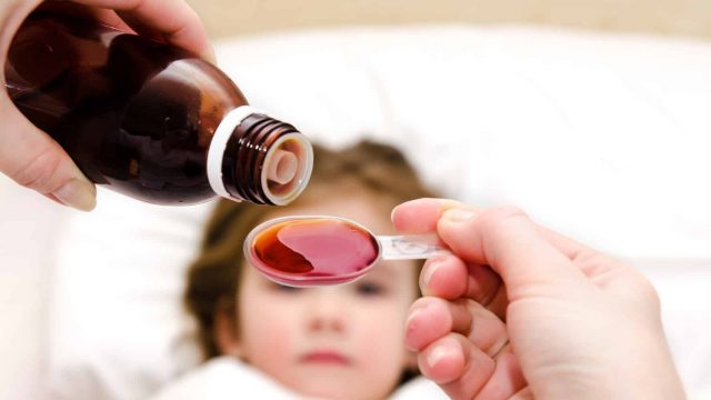 حيل لإعطاء الأدوية المُرة للطفل