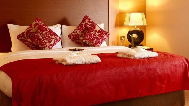 طلاء جدران فاخر استعدادا لعيد الفطر