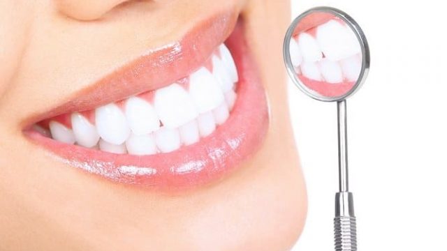 وصفات فعالة للتخلص من اصفرار الأسنان