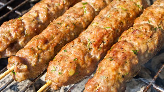 خطوات تجهيز الكباب بالدجاج