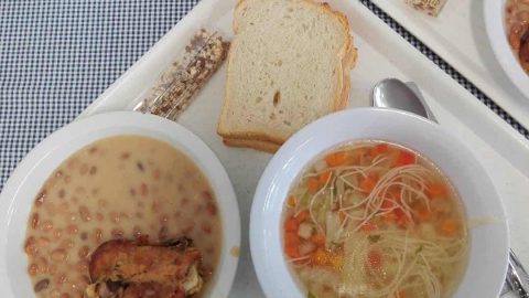 شاهدي ماذا يتناول الأطفال في مدارسهم حول العالم