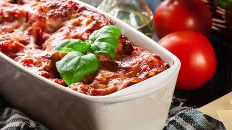 خطوات تجهيز لازانيا باللحم المفروم