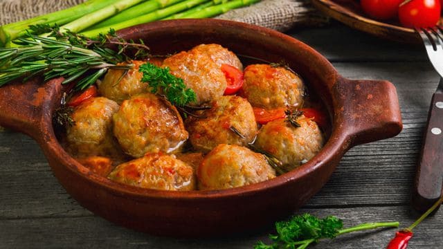 كيف تجهزين كرات اللحم بقدر الضغط؟