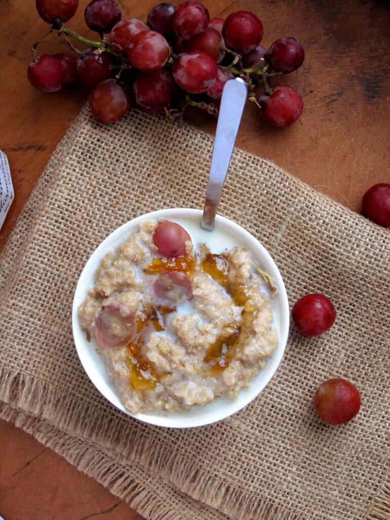 Petit-dejeuner-avoine-raisins