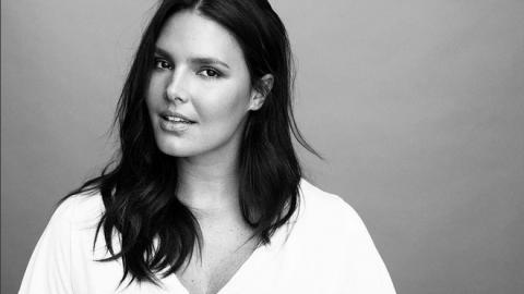 بالصور: استوحي إطلالتك الممتلئة من العارضة كانديس هوفين!