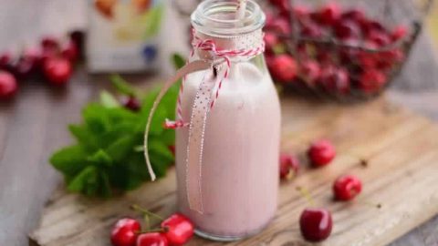 سموثي الأناناس والكرز لمعالجة آلام المفاصل