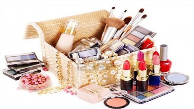 كيف تحافظين على مستحضرات التجميل من دون جراثيم؟