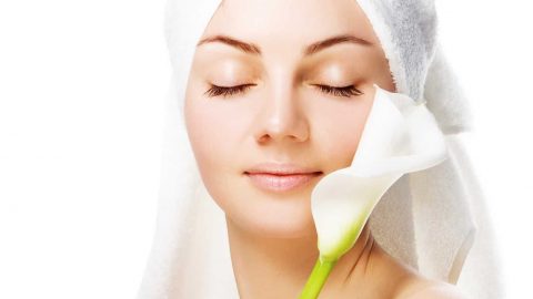 خلطات طبيعية لتفتيح البشرة السمراء