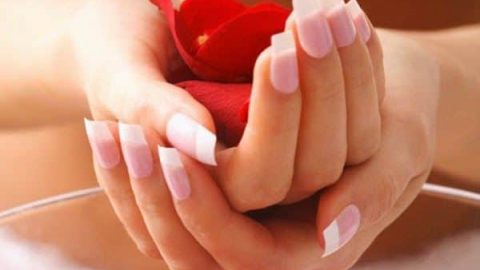 جربي وصفة الليمون والبكينغ باودر لحماية أظافرك من التكسر