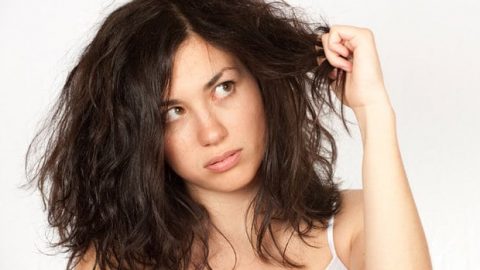 كيف تحمين شعرك من مشاكل الرطوبة؟