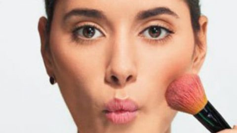 كيف تنجحين في استخدام أحمر الخدود؟