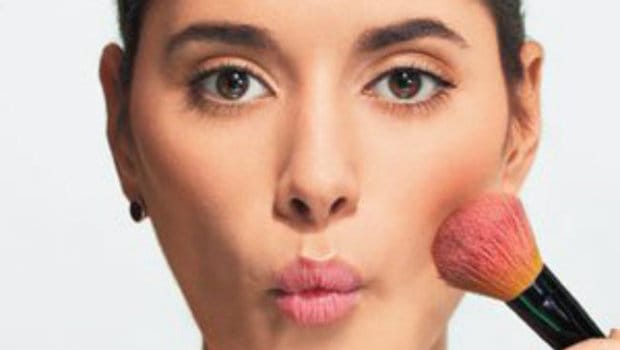 كيف تنجحين في استخدام أحمر الخدود؟