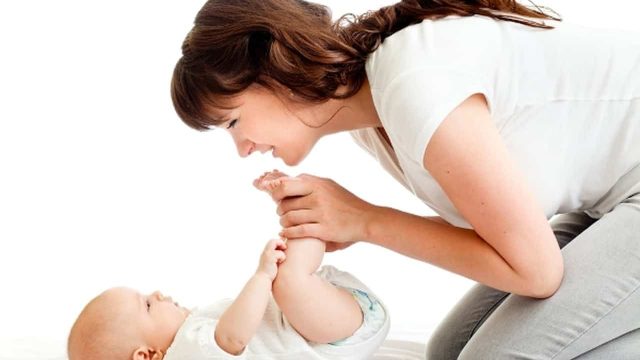 كيف تساعدين رضيعك على التخلص من مشكلة الامساك؟