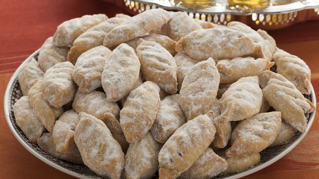 إليك طريقة عمل المقروط المغربي