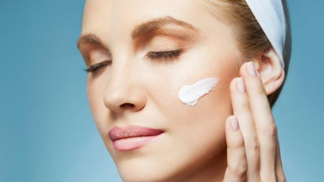 أقنعة طبيعية لترطيب البشرة