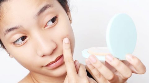 تعرفي على أبرز أسباب ظهور البثور في الوجه