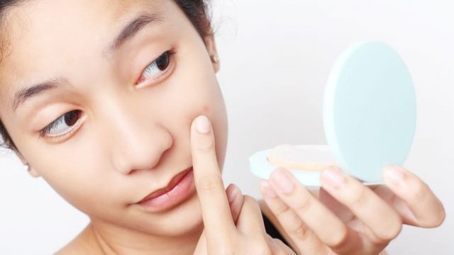 تعرفي على أبرز أسباب ظهور البثور في الوجه