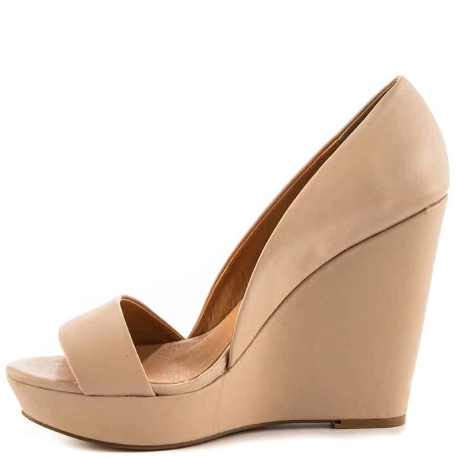 أحدث تصاميم الأحذية بلون الجلد