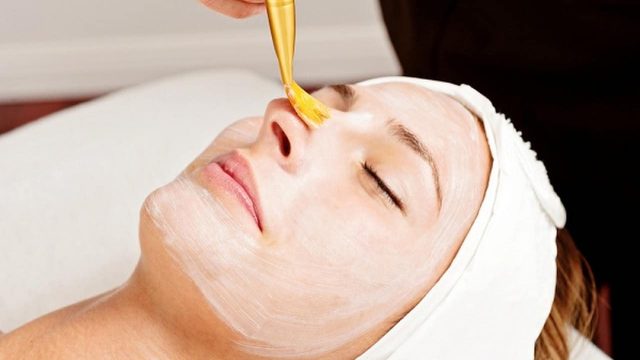 جربي أفضل الماسكات الطبيعية لتفتيح الوجه