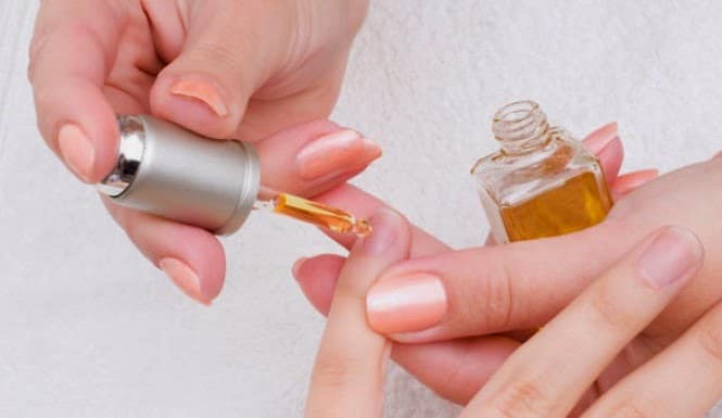 أهم الطرق للحصول على أظافر رطبة