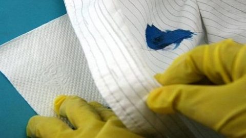 إليك الحل إن اتسخت الملابس بالحبر