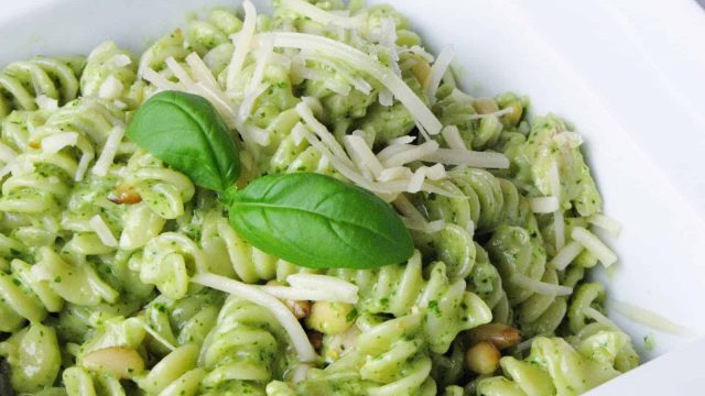 ألذ باستا بالربيان والصلصة الخضراء