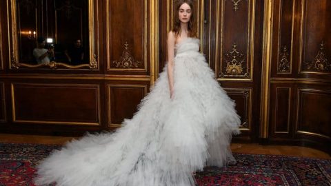 بالصور: أبرز تصاميم فساتين الزفاف من أسبوع الموضع للعرائس لربيع 2018