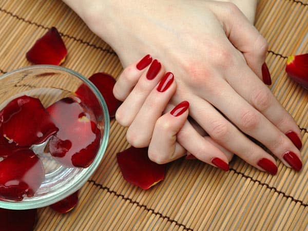 خلطة طبيعية لتقشير وتبييض اليدين