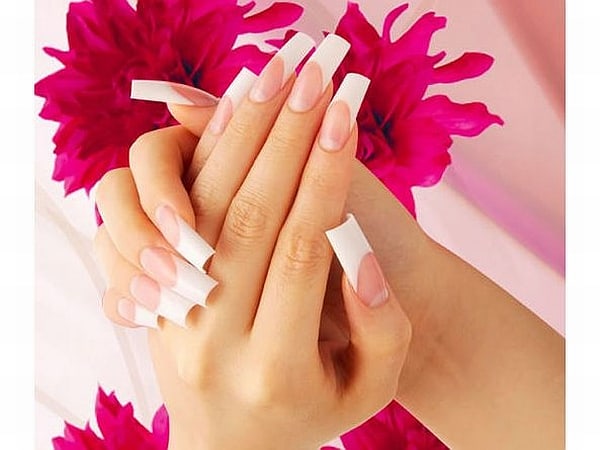 خلطة منزلية بسيطة لأظافر قوية وطويلة