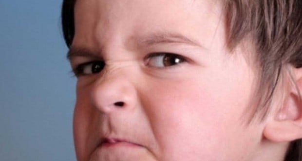 كيف نتعامل مع الطفل العصبي؟