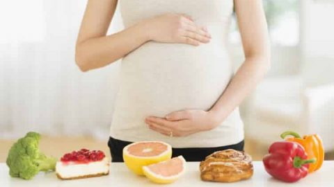 5 أطعمة يُنصح بتناولها خلال الأشهر الخمس الأولى من الحمل