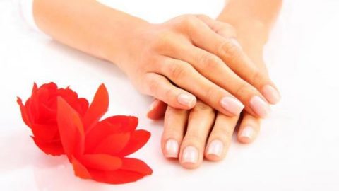 كيف نقوم بترطيب الأيادي الجافة